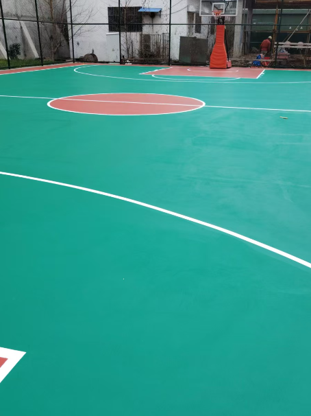 汕头 球场长期使用易出现地面开裂